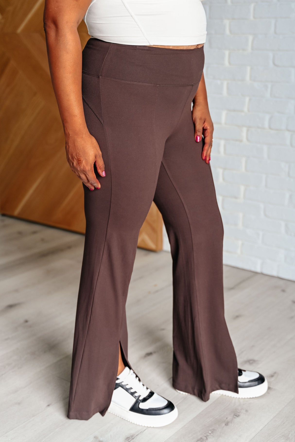 Leggings acampanados Stamina Stride en color espresso