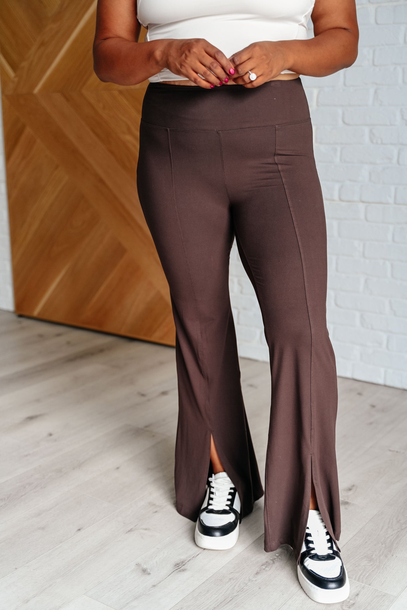 Leggings acampanados Stamina Stride en color espresso