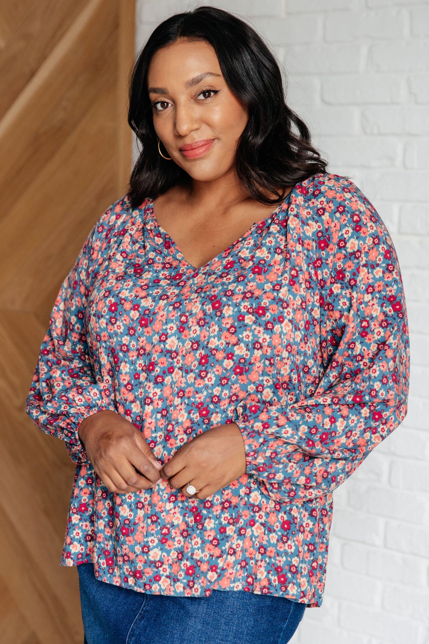 Blusa de mezclilla floral para el brunch del domingo