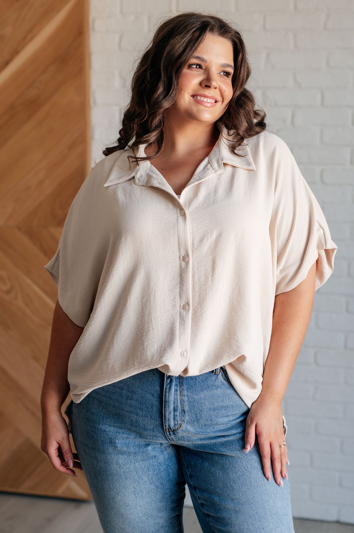 Blusa abotonada Sweet Simplicity en color avena