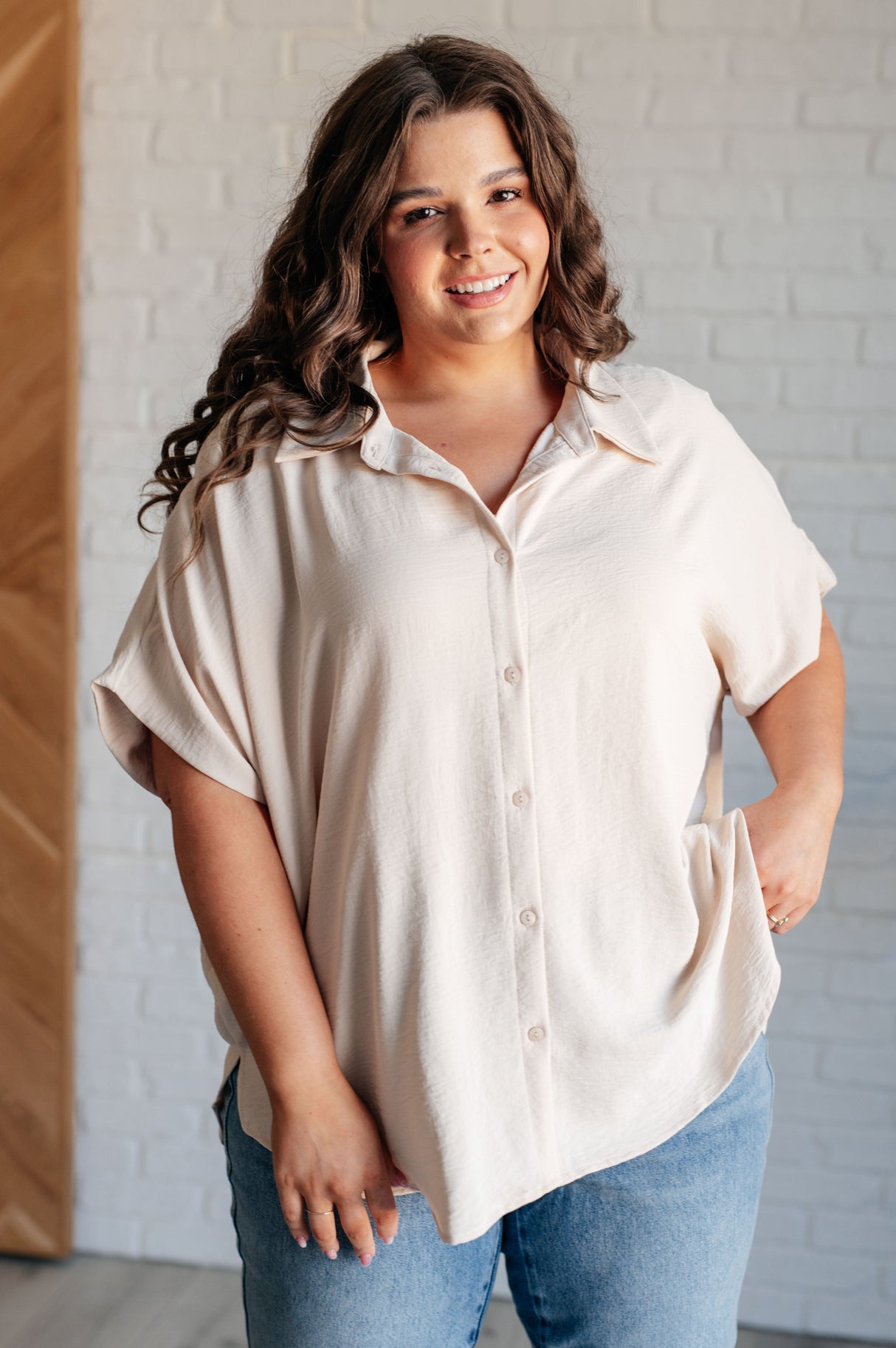 Blusa abotonada Sweet Simplicity en color avena