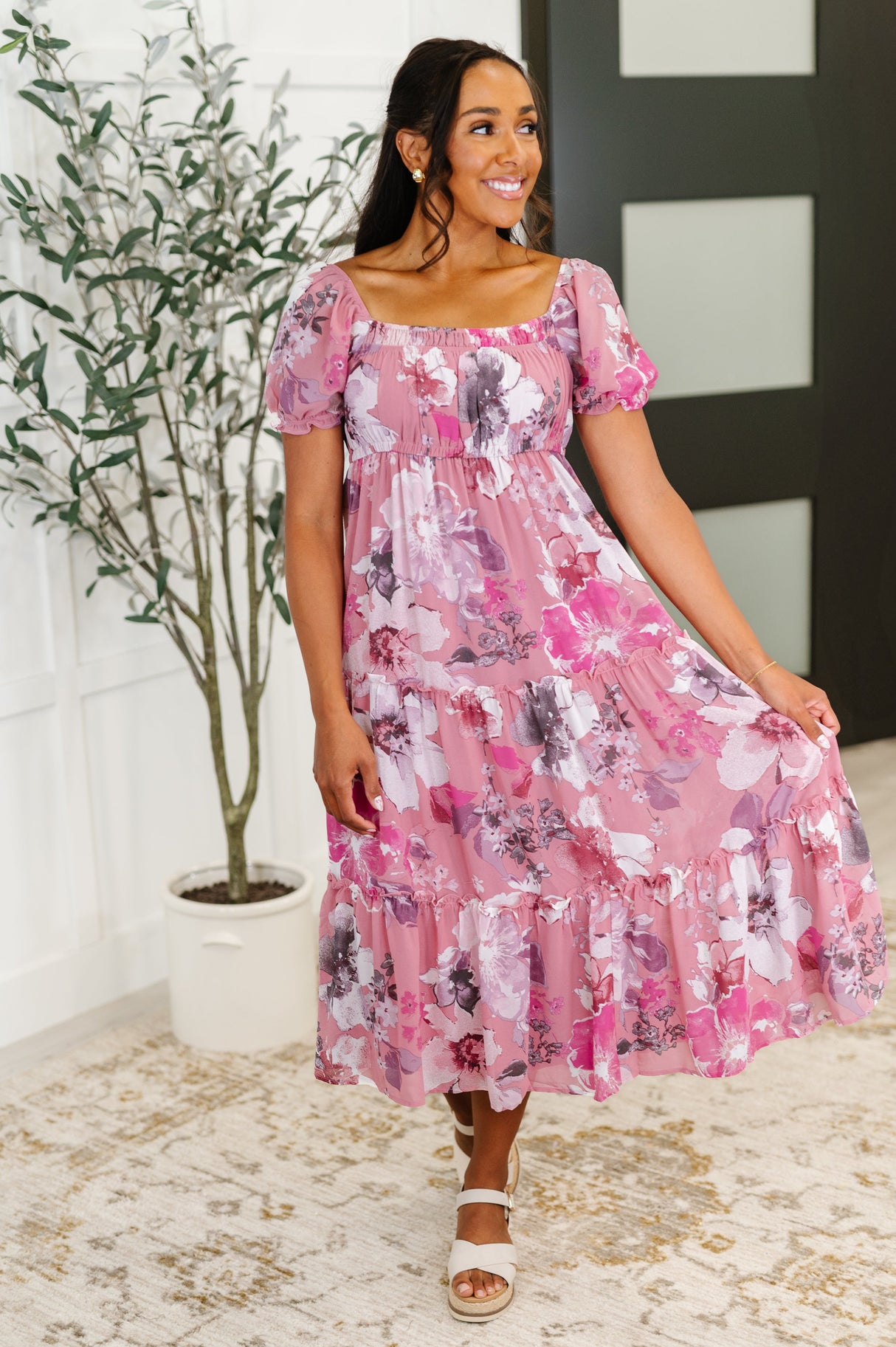 Vestido floral con escote cuadrado y escote corazón Club