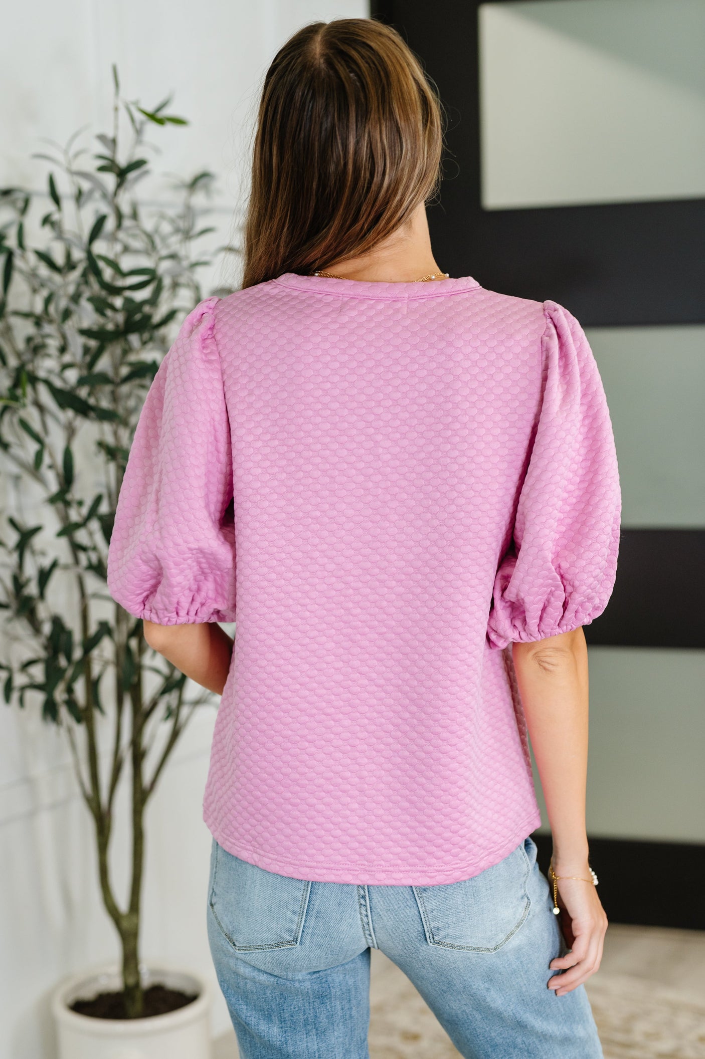 Blusa texturizada con mangas globo en color rosa