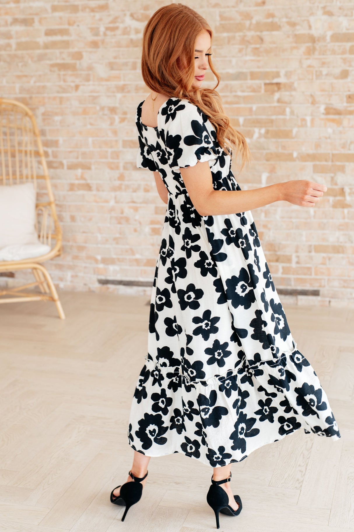 Vestido floral de cuello cuadrado de The Hot Topic