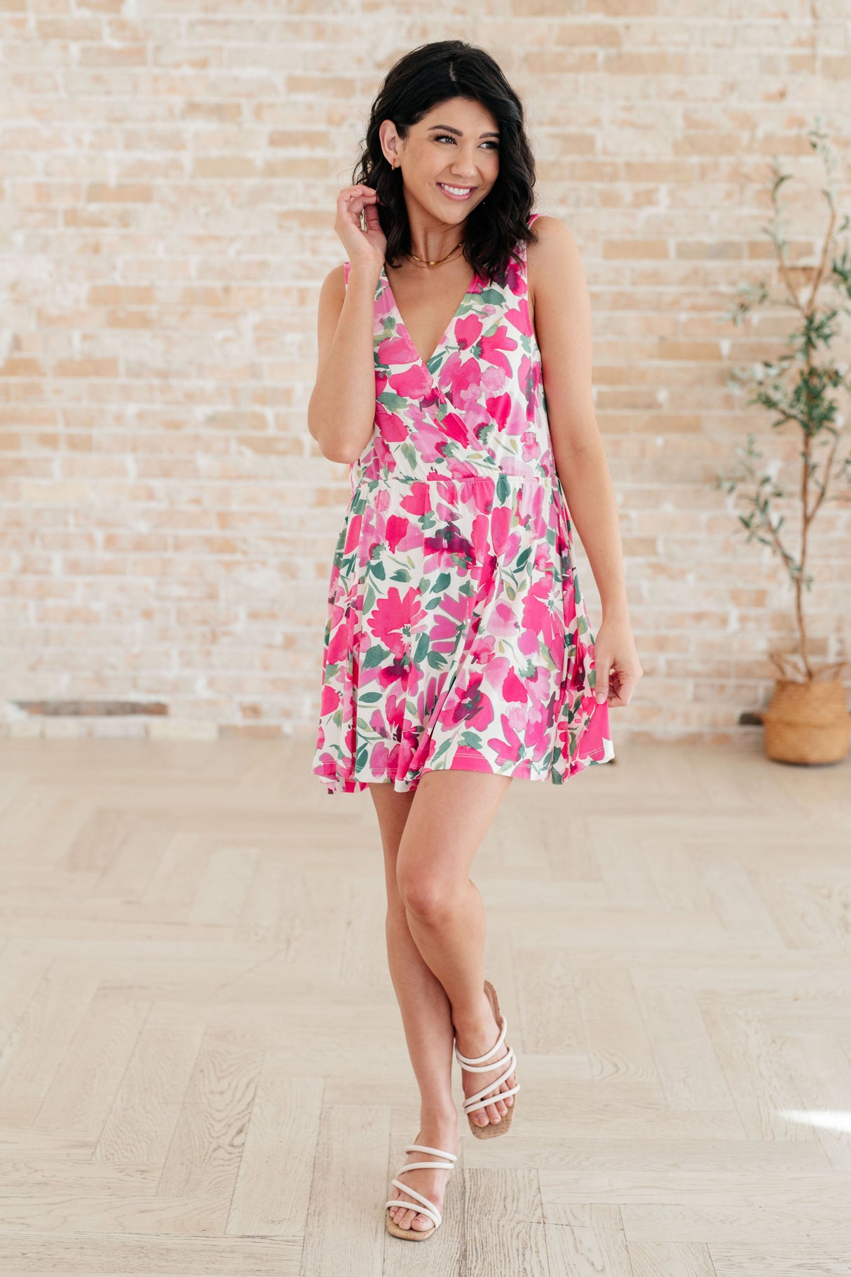 Vestido con cuello en V en rosa "El sol ha sido muy amable"