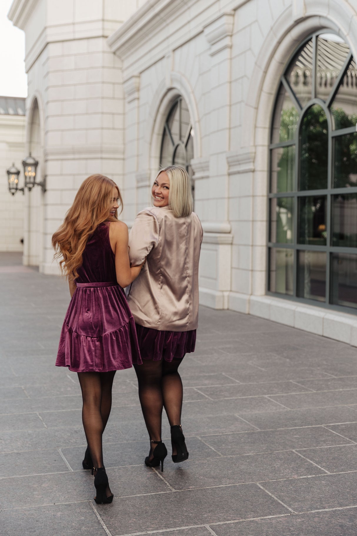 Vestido de terciopelo con lazo atado