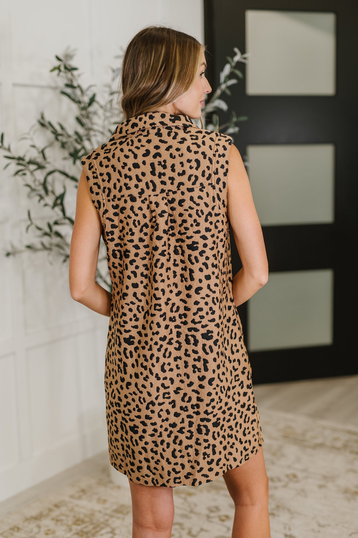 Vestido con estampado de leopardo totalmente sin palabras
