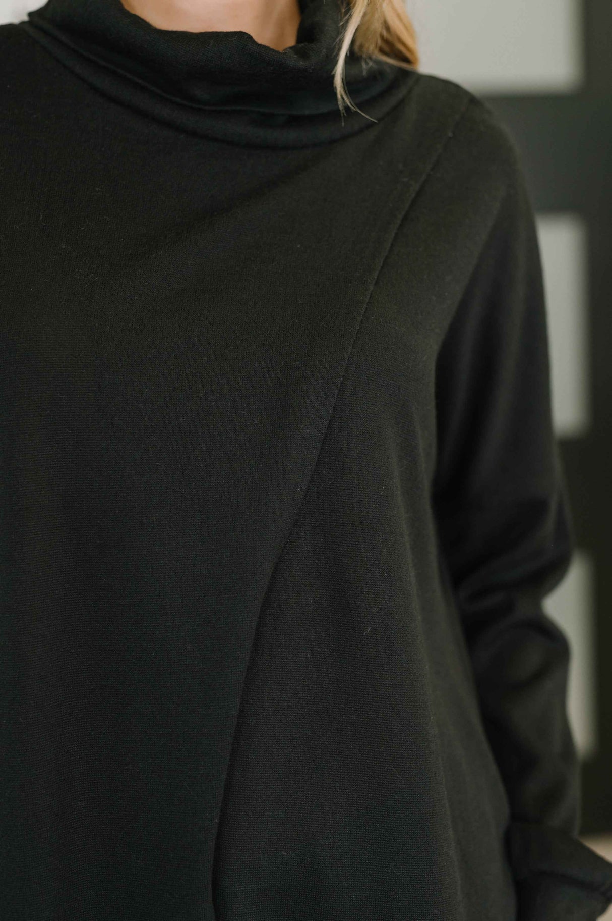 Travel City Scape Turtle Neck Tunic in Black