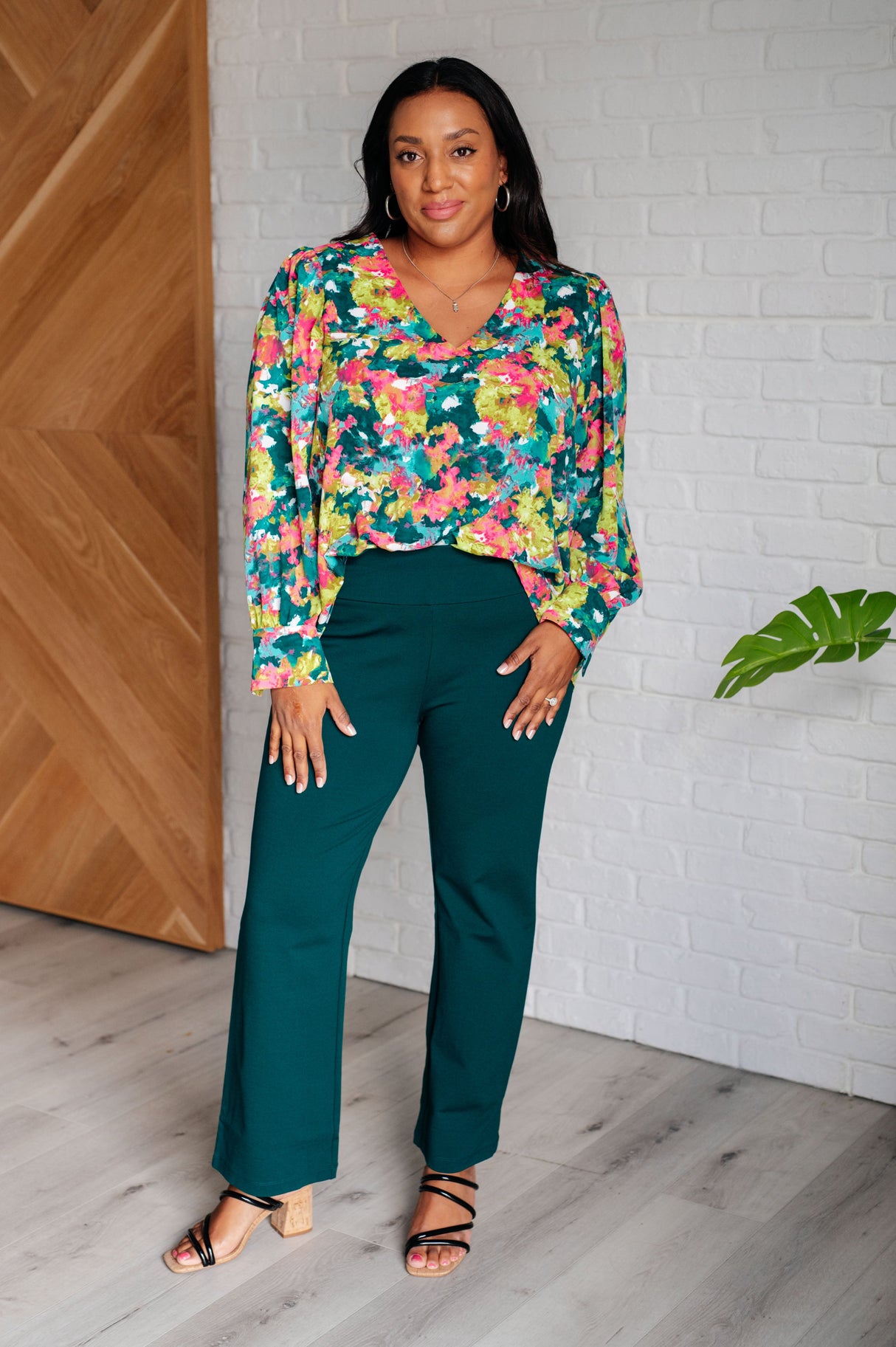 Blusa con cuello en V Vantage Point