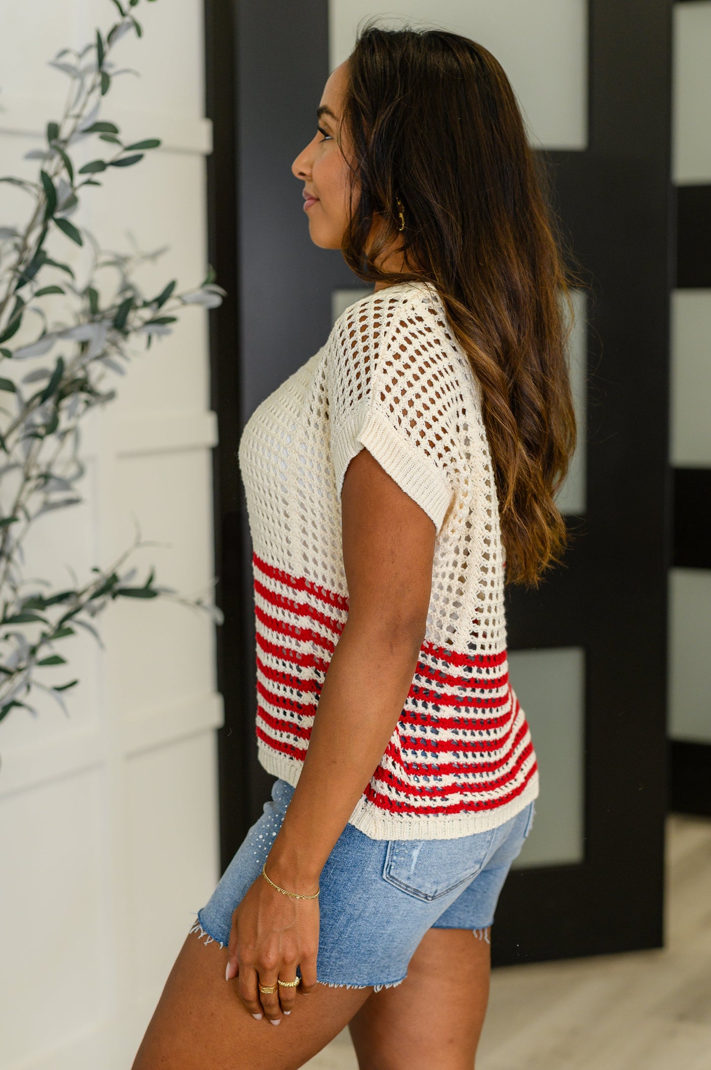 Camiseta de red Vibes Don't Lie con rayas rojas