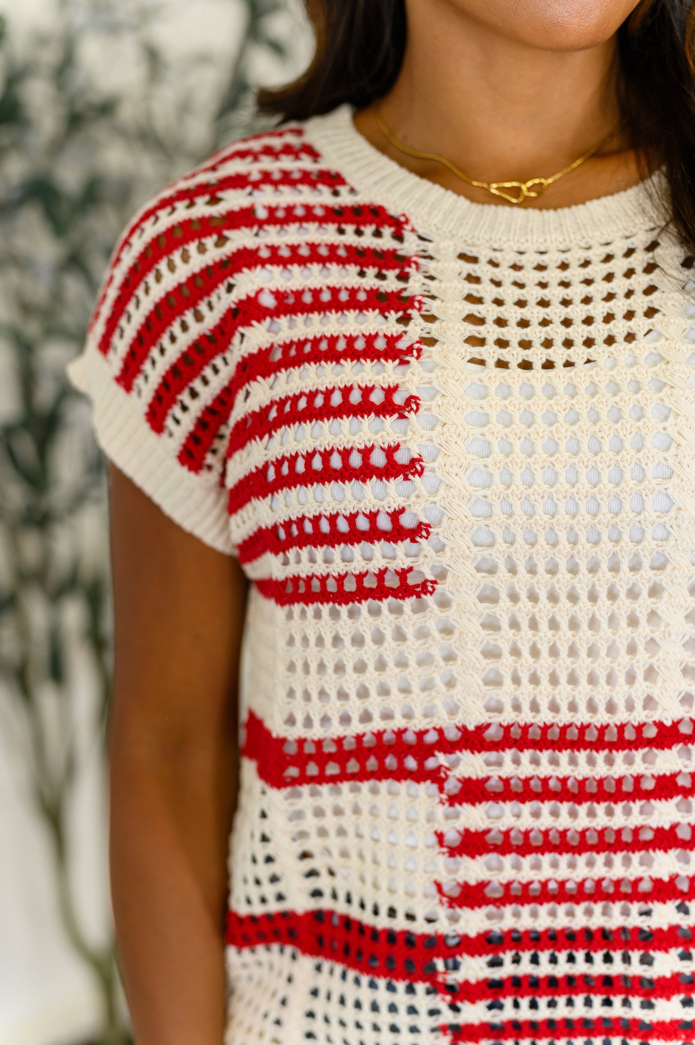 Camiseta de red Vibes Don't Lie con rayas rojas