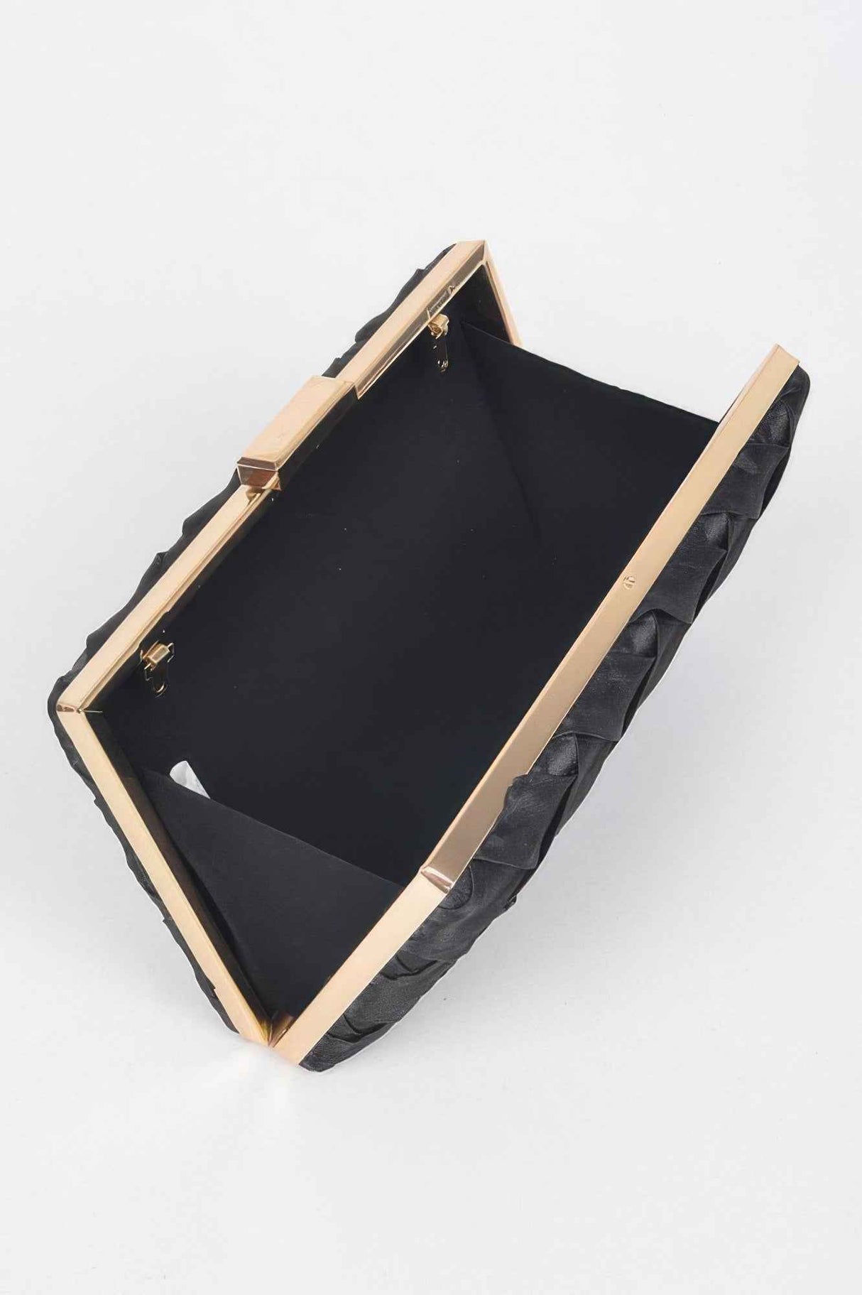 Cross Hatched Chain Clutch