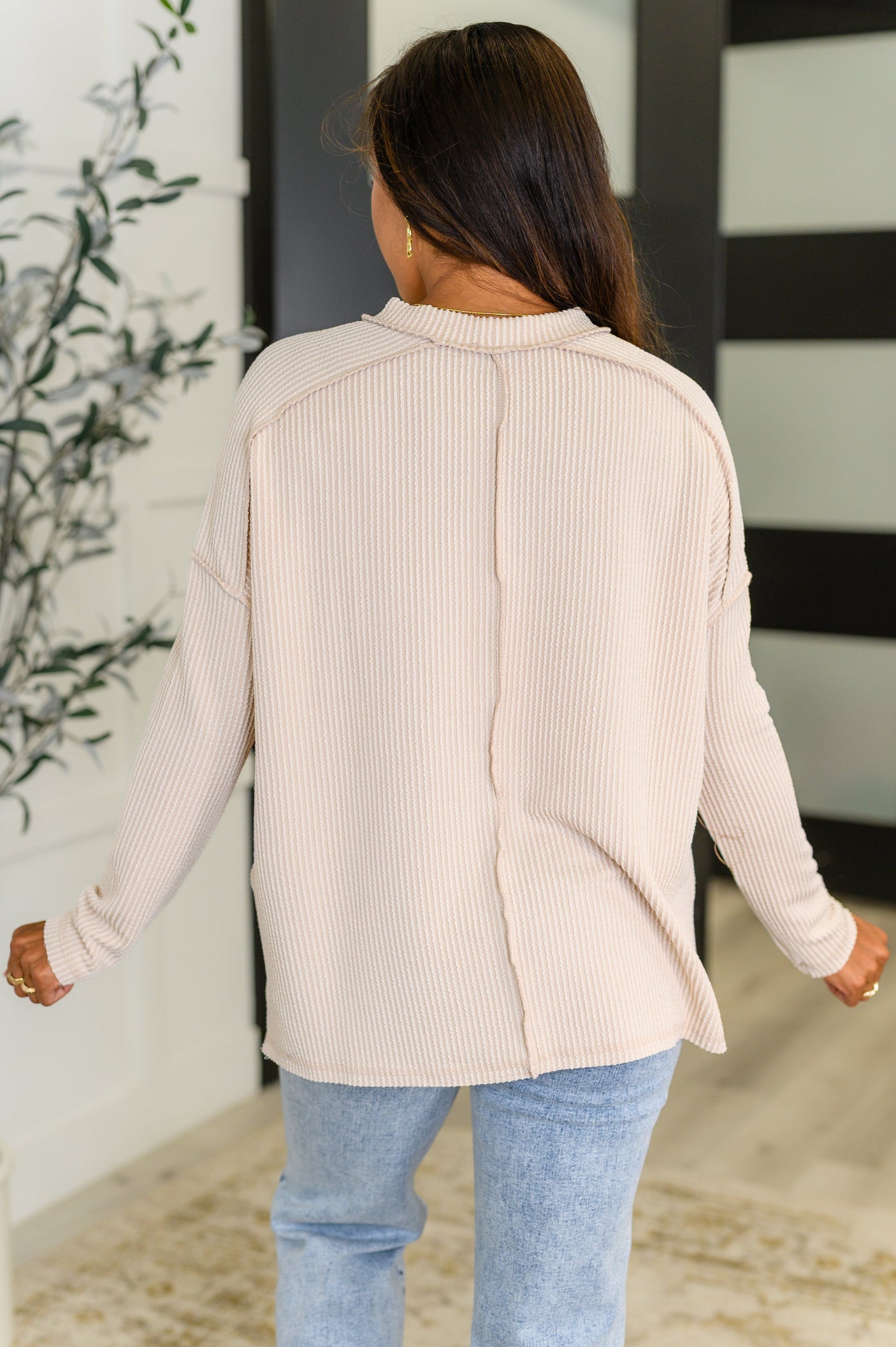 Top de punto acanalado con hombros caídos de Wander & Rest en beige arena