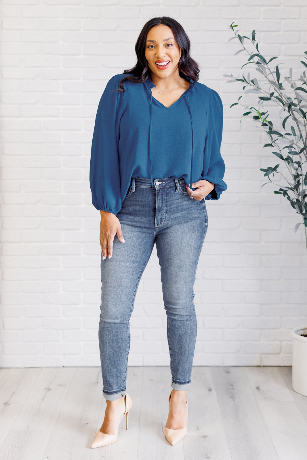 Blusa con detalle de lazo y abertura en la cerradura We Believe