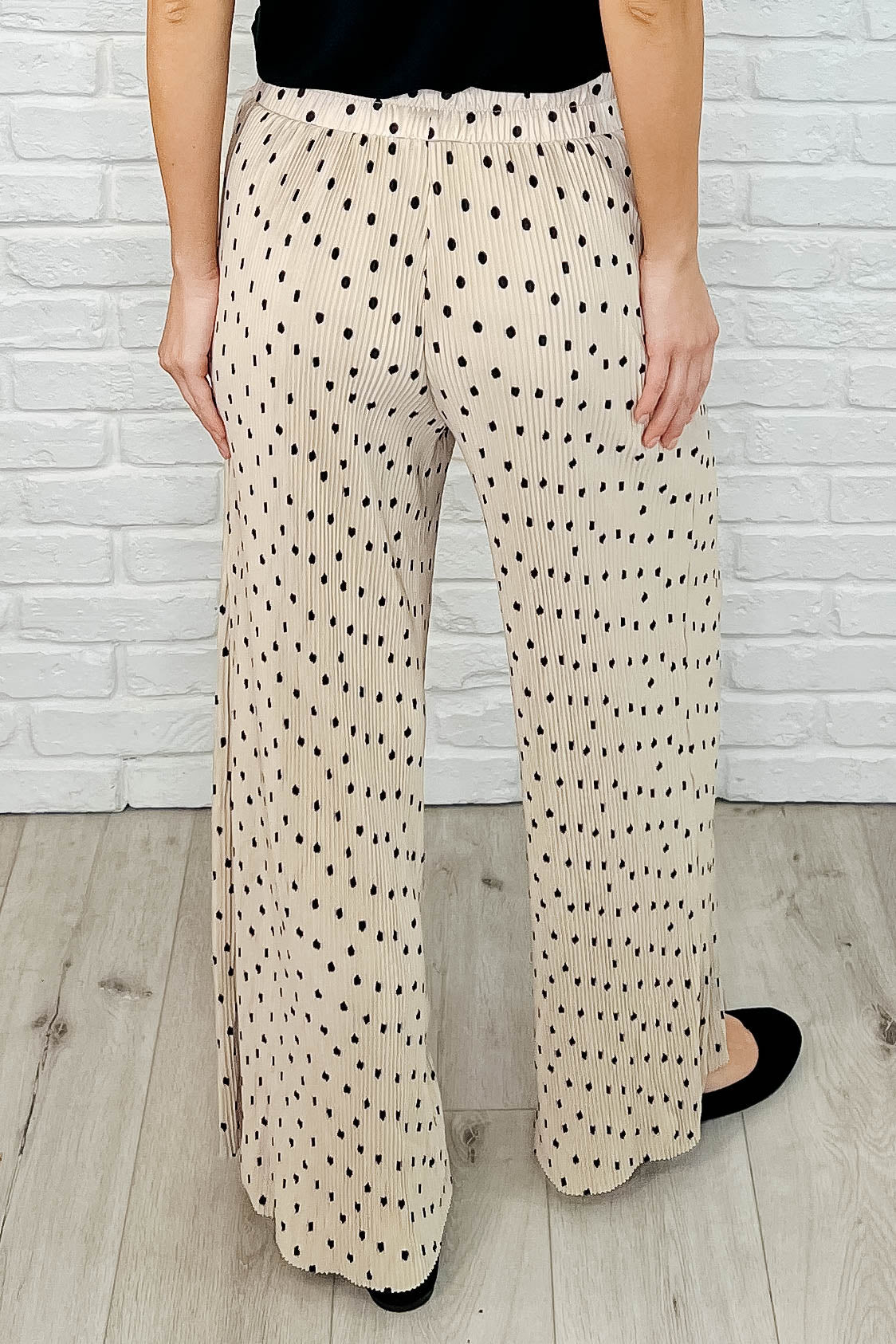 Working on Lounging Elastic Waist Bottoms in Khaki