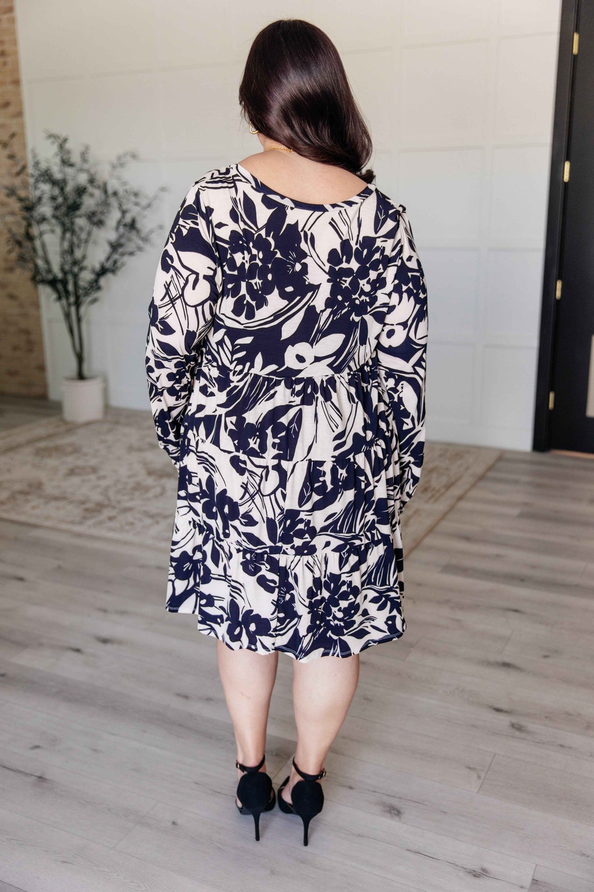 Worthwhile Moment Floral Tiered Dress in Oatmeal and Navy - Liarian Unlimited Boutique
