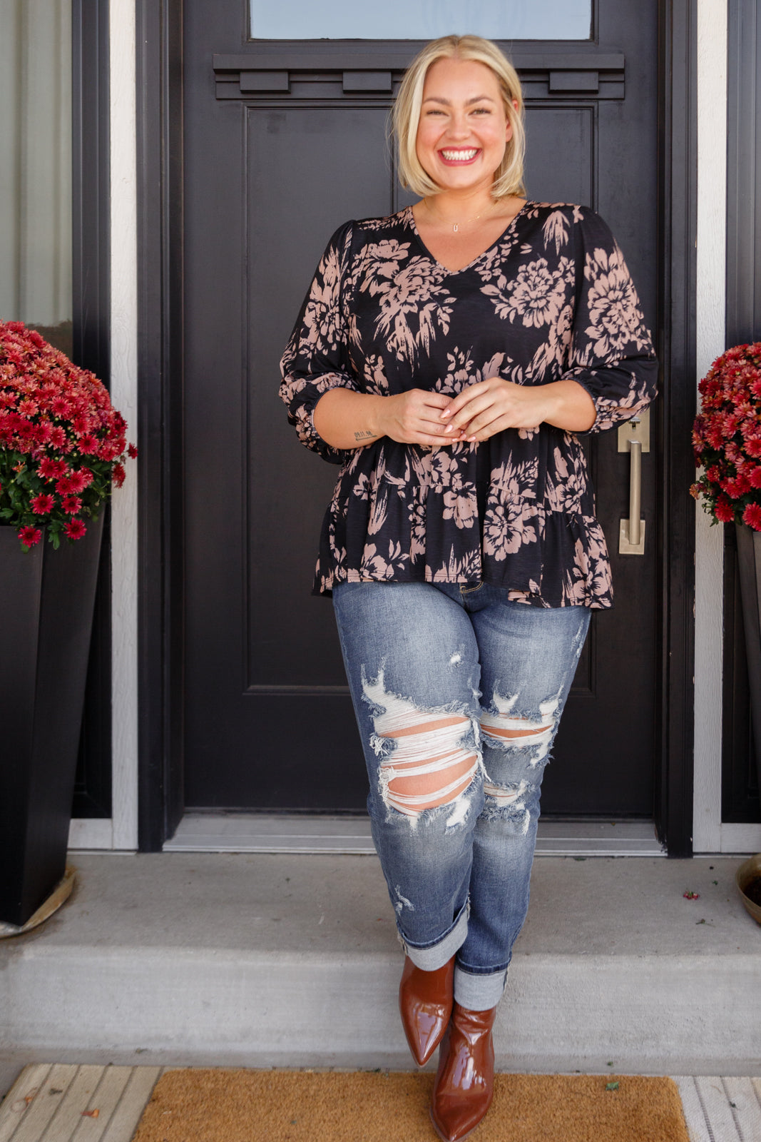 Top floral con cuello en V a tu elección