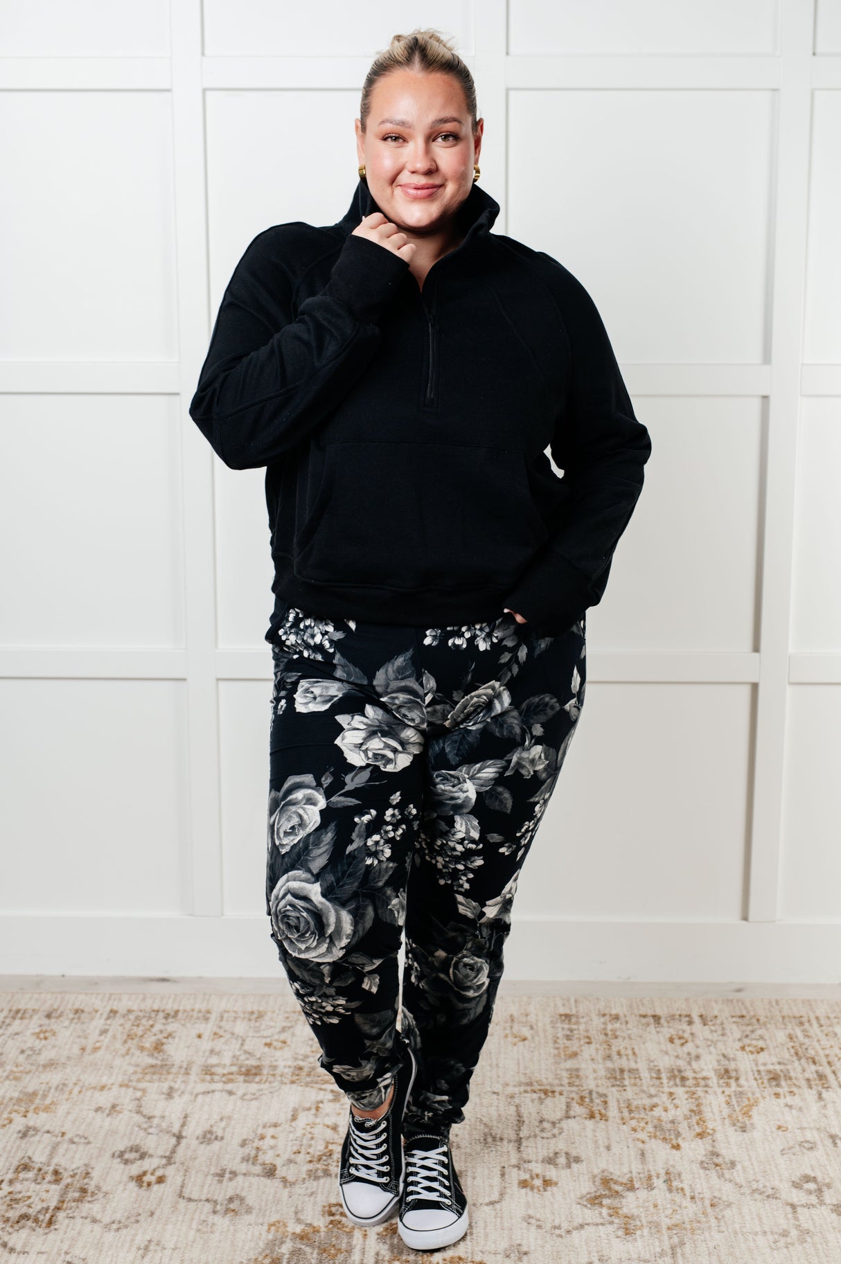 Tus nuevos joggers favoritos con estampado de rosas