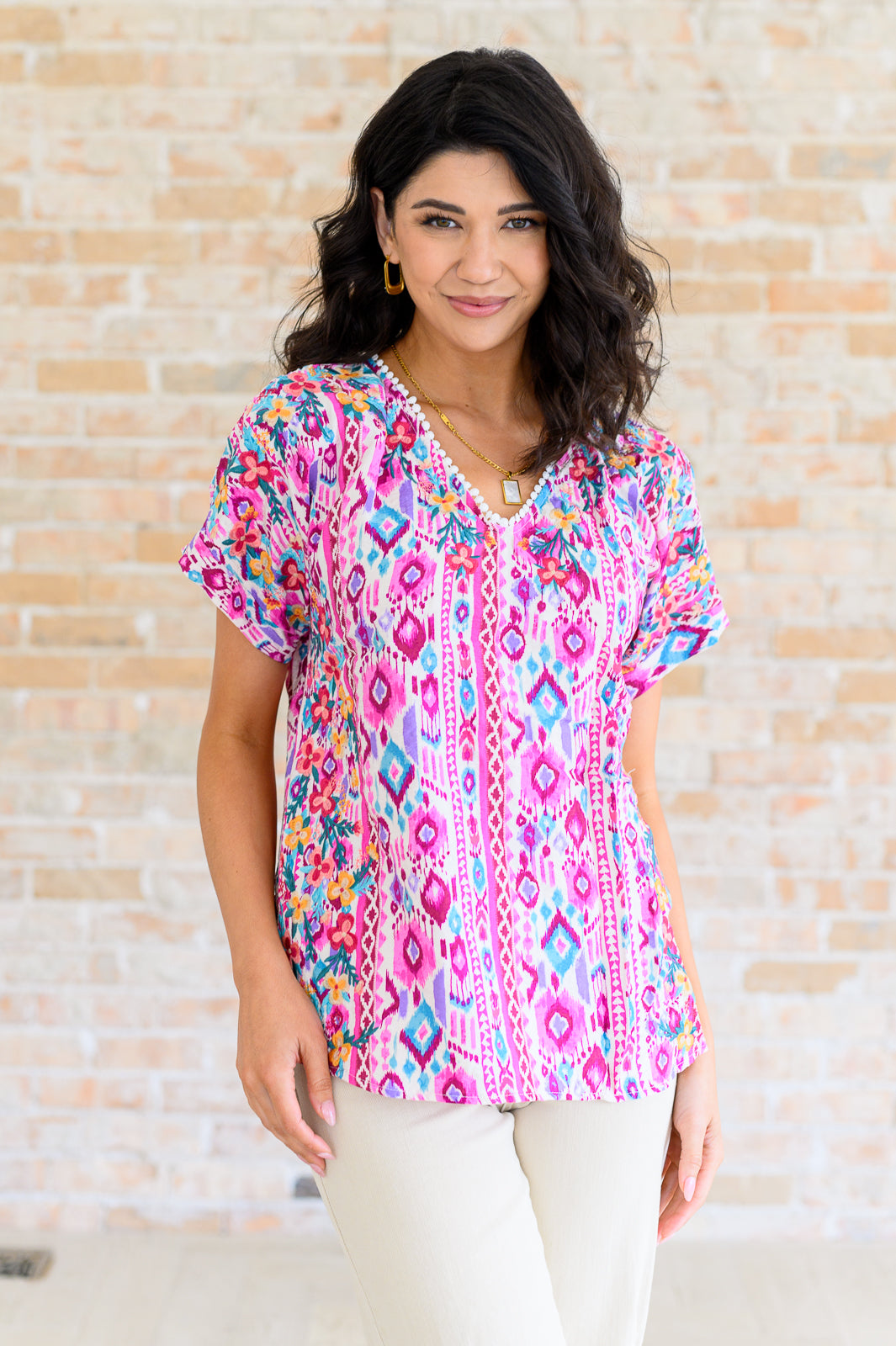 Top con cuello en V Yours Truly en color magenta