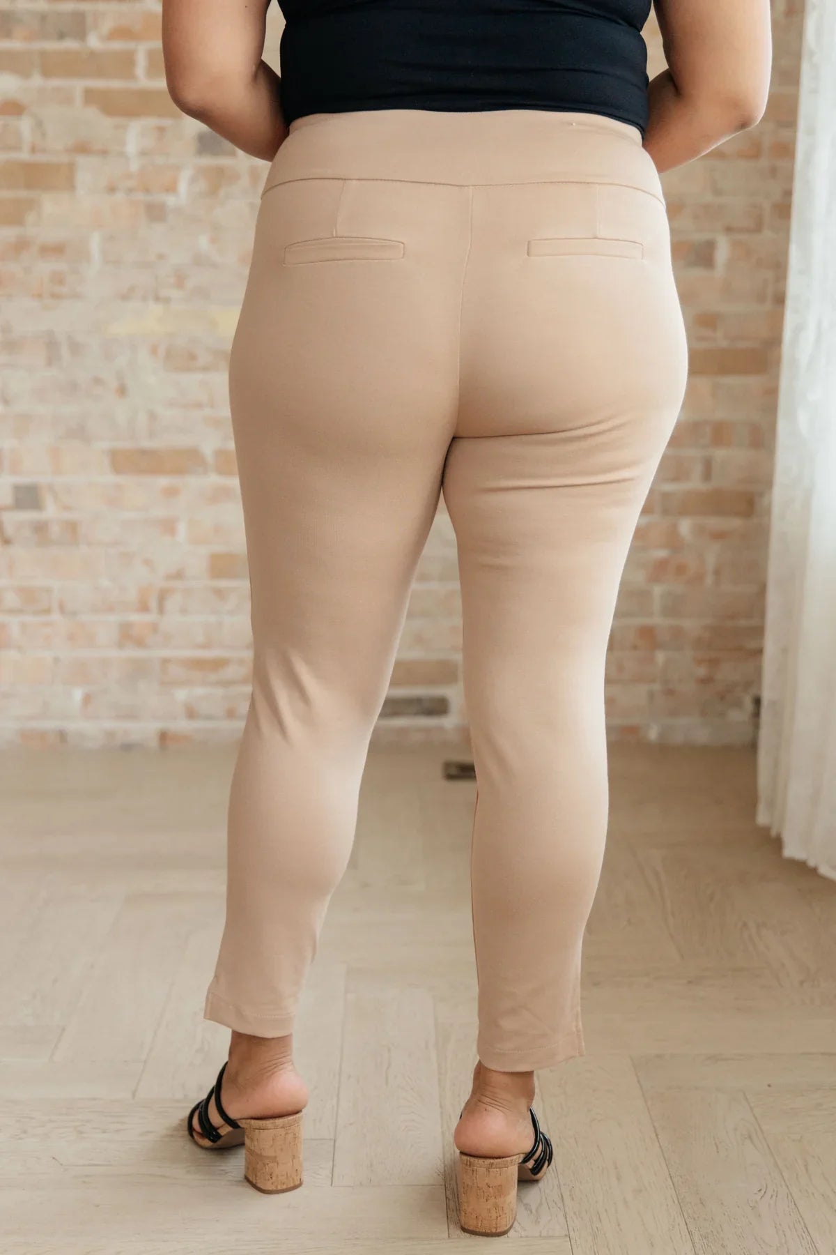 Pantalones ajustados Magic Ankle Crop de 26" en doce colores