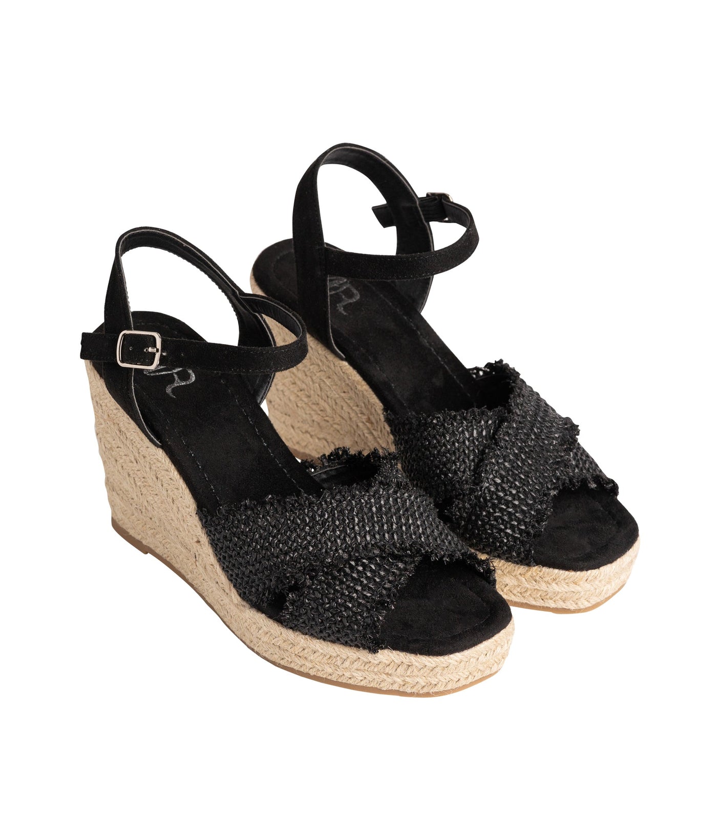Elinor Wedge en negro