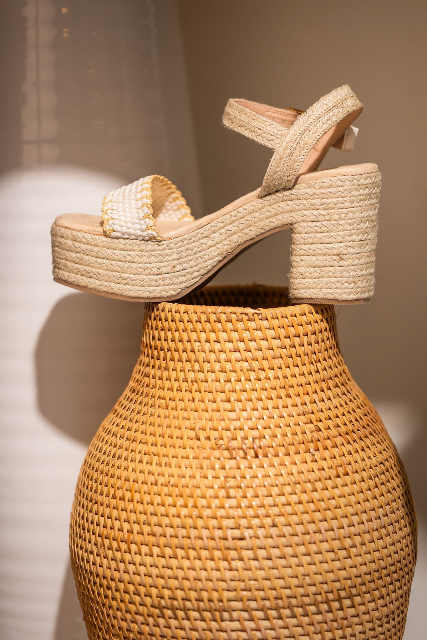 Elise Wedge en blanco roto