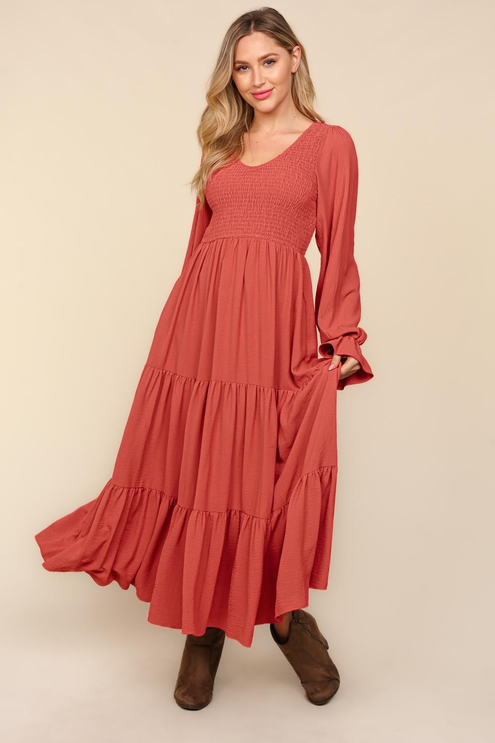 Vestido maxi fruncido con bolsillos laterales en color Marsala