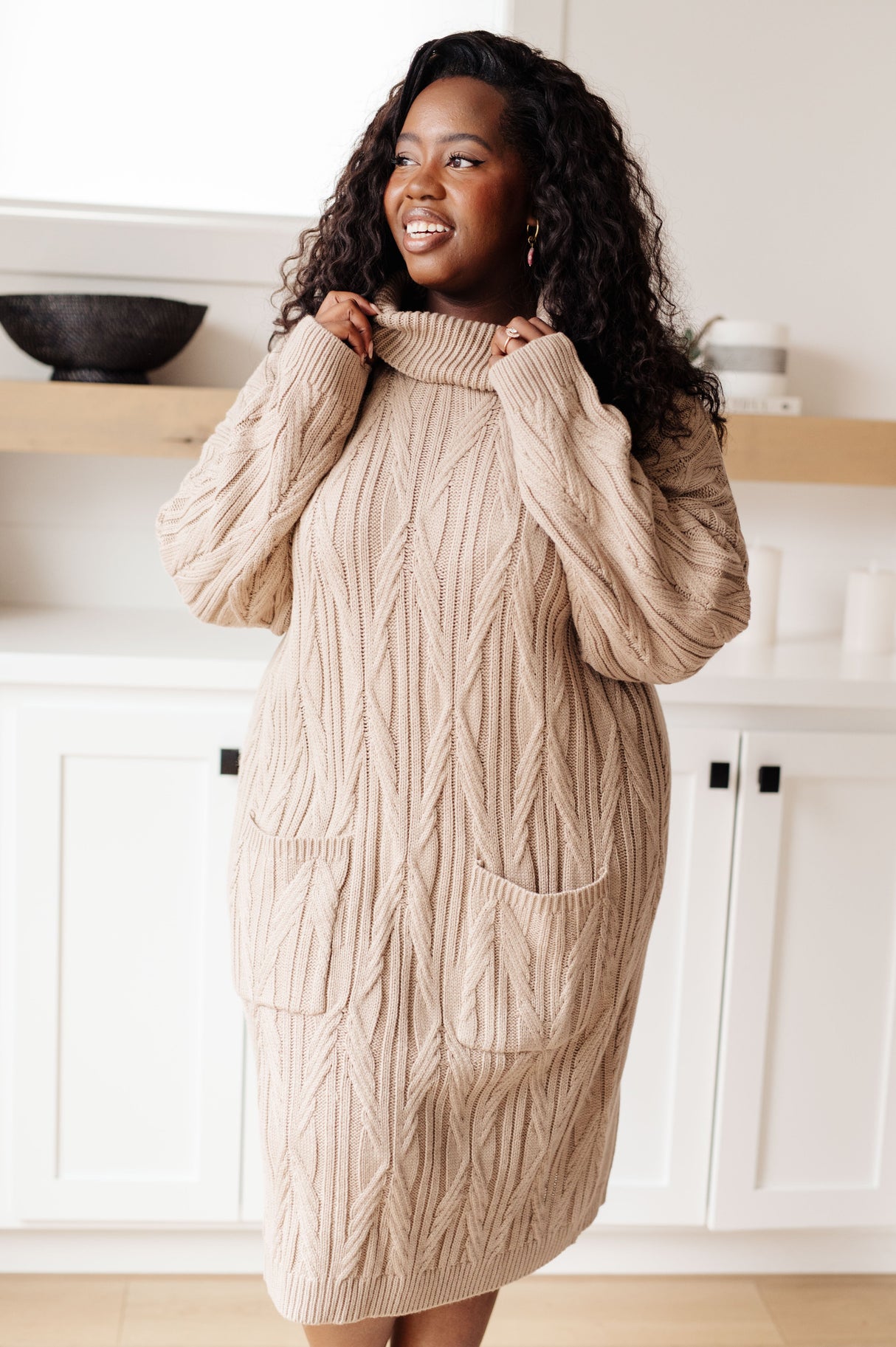 Vestido suéter de cuello alto Bundled Beauty