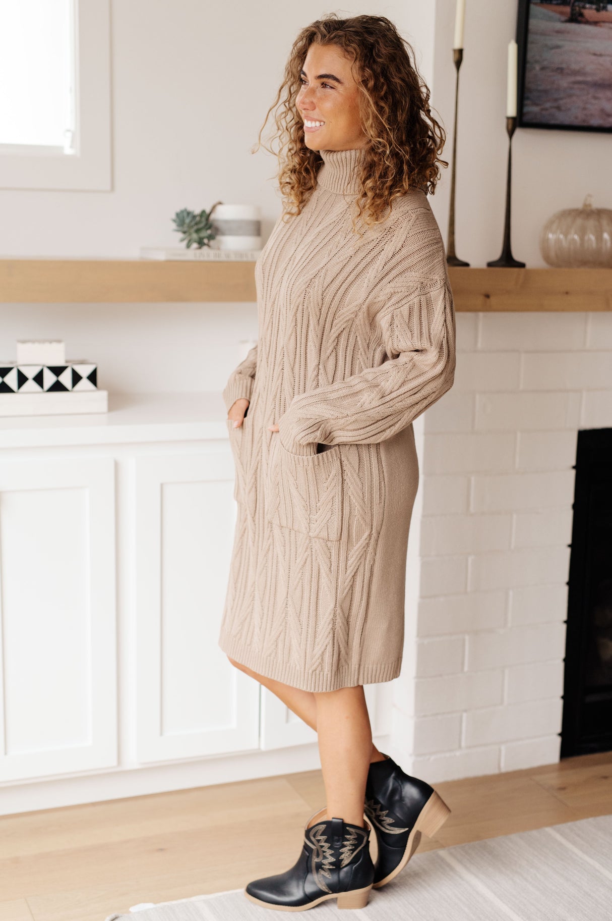 Vestido suéter de cuello alto Bundled Beauty