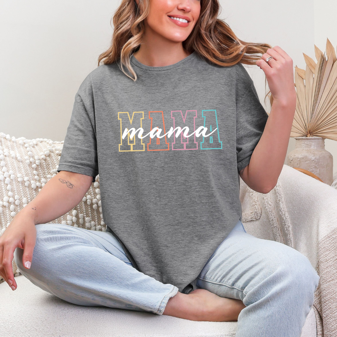 Camiseta gráfica de Mama Collegiate