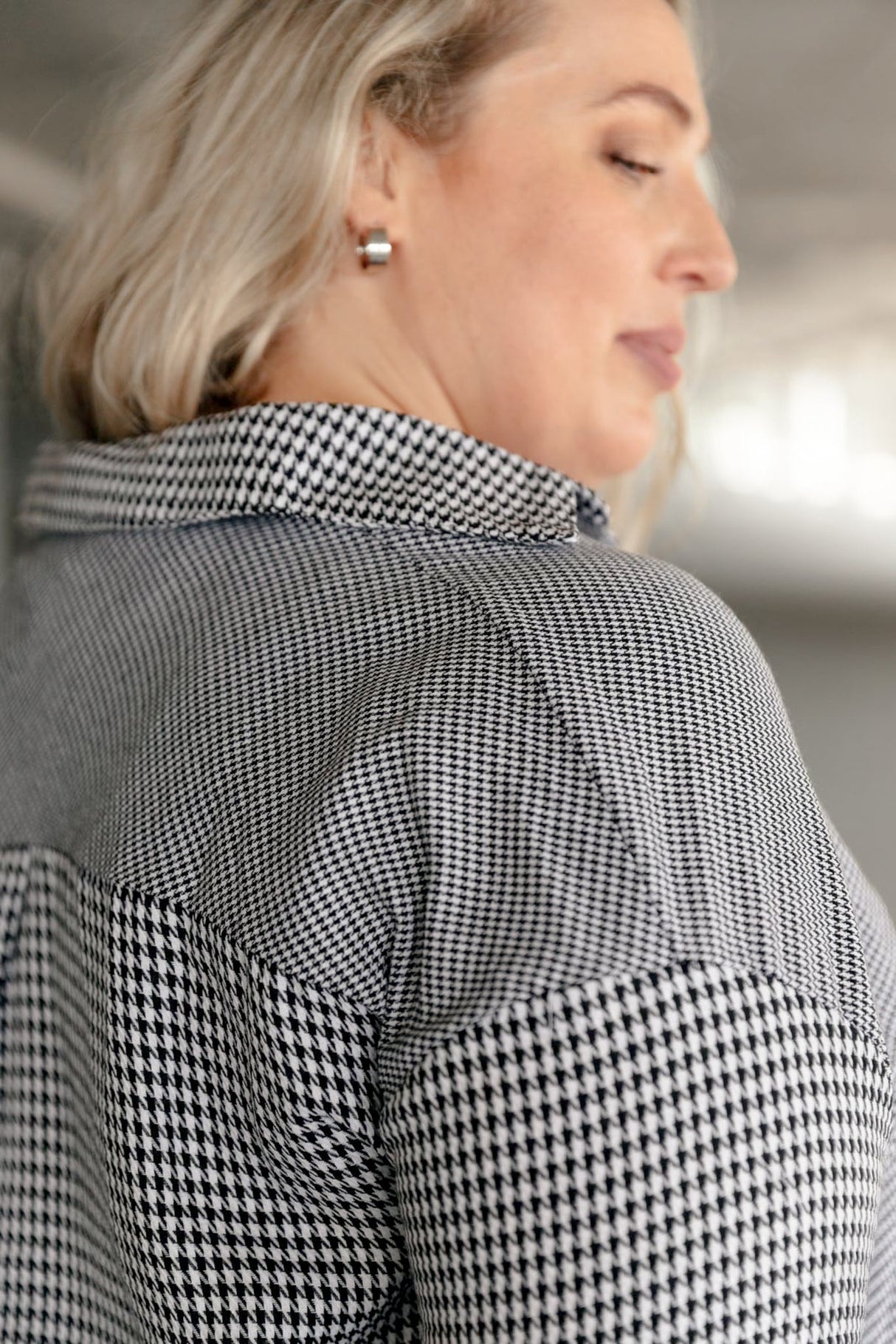 Blusa abotonada con estampado pata de gallo mixto
