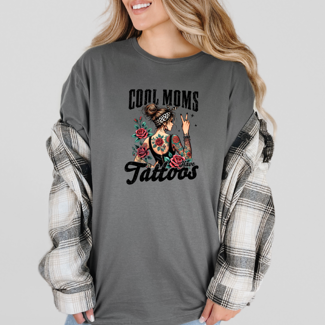 Camiseta gráfica "Las mamás geniales tienen tatuajes"