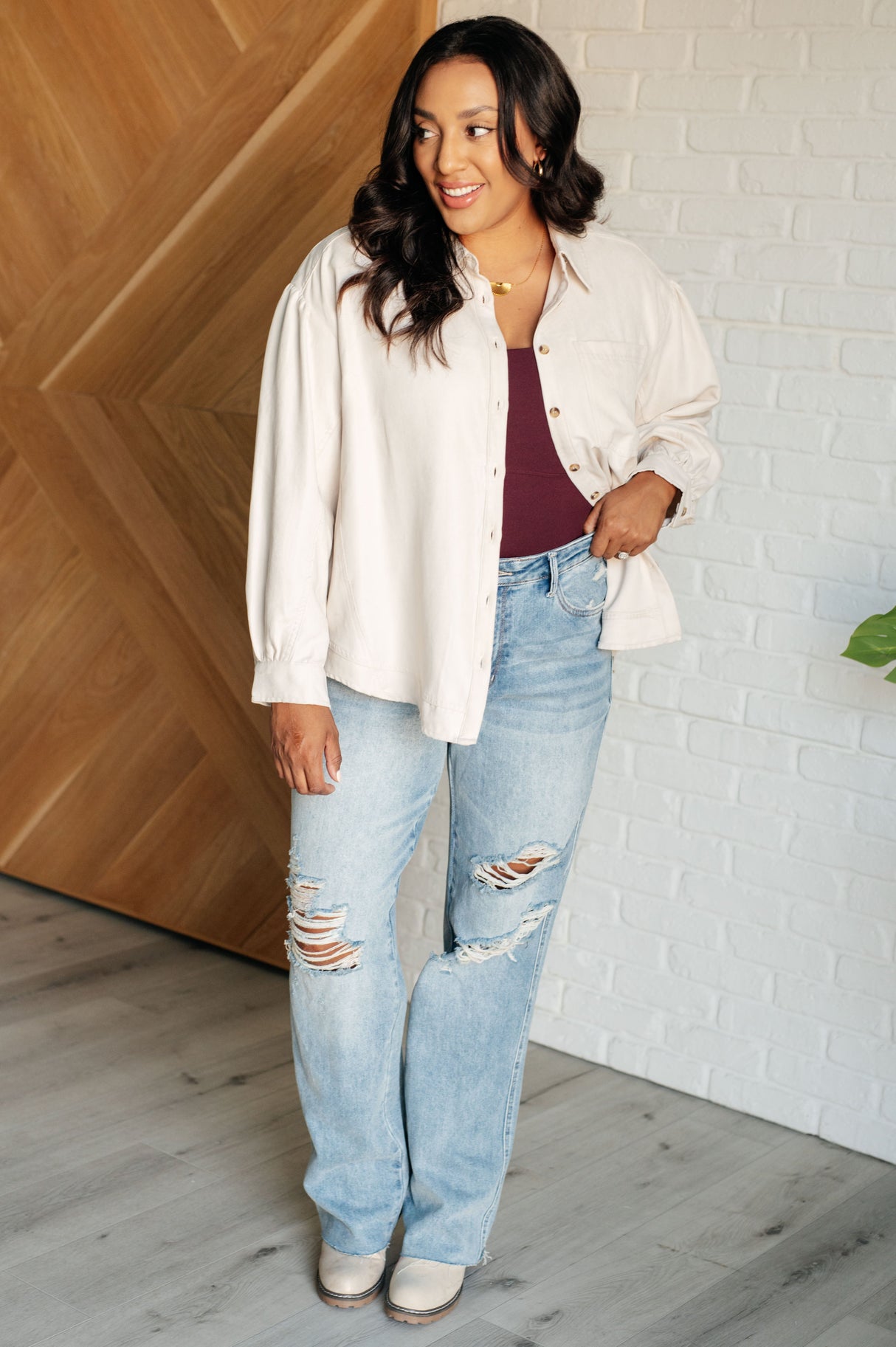Una blusa abotonada que ayuda