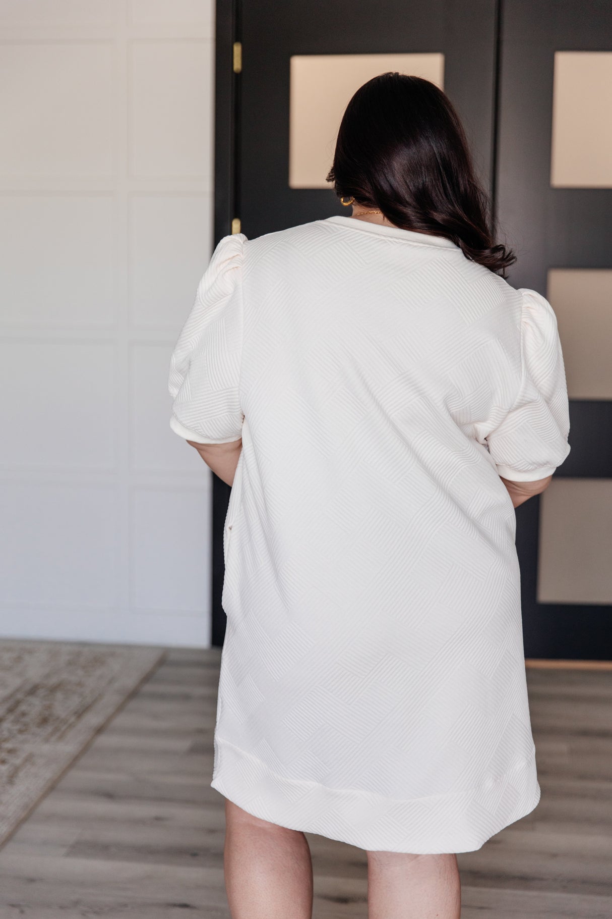 Vestido acolchado con mangas abullonadas de Across Town