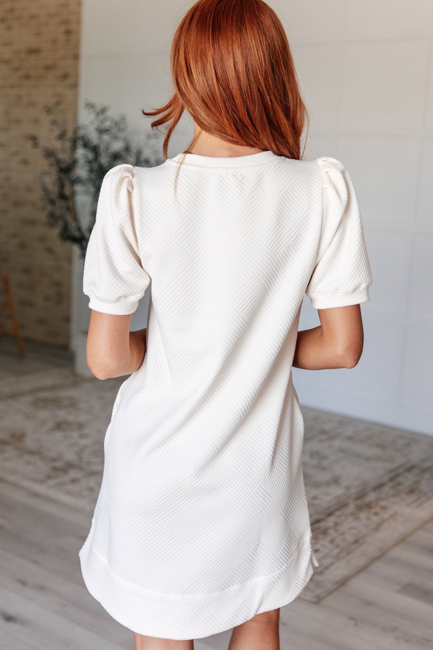 Vestido acolchado con mangas abullonadas de Across Town