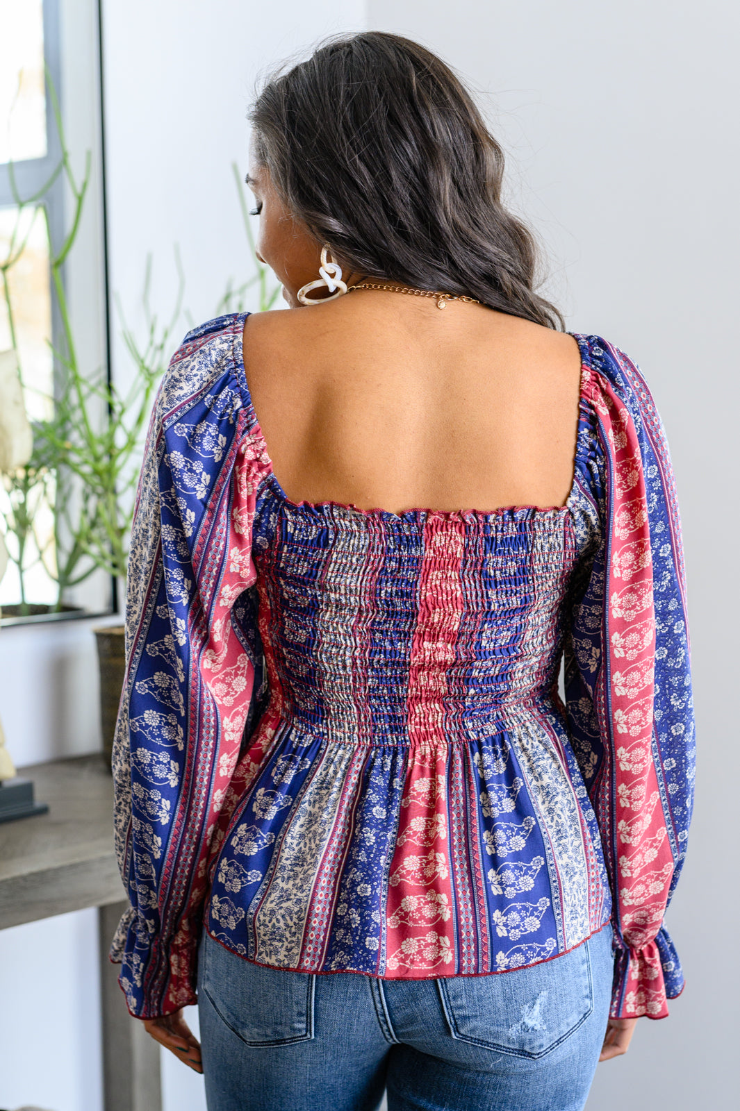 Blusa de manga larga con fruncido para el té de la tarde