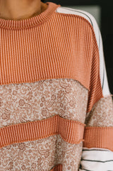 Suéter relajado con bloques de color por todas partes