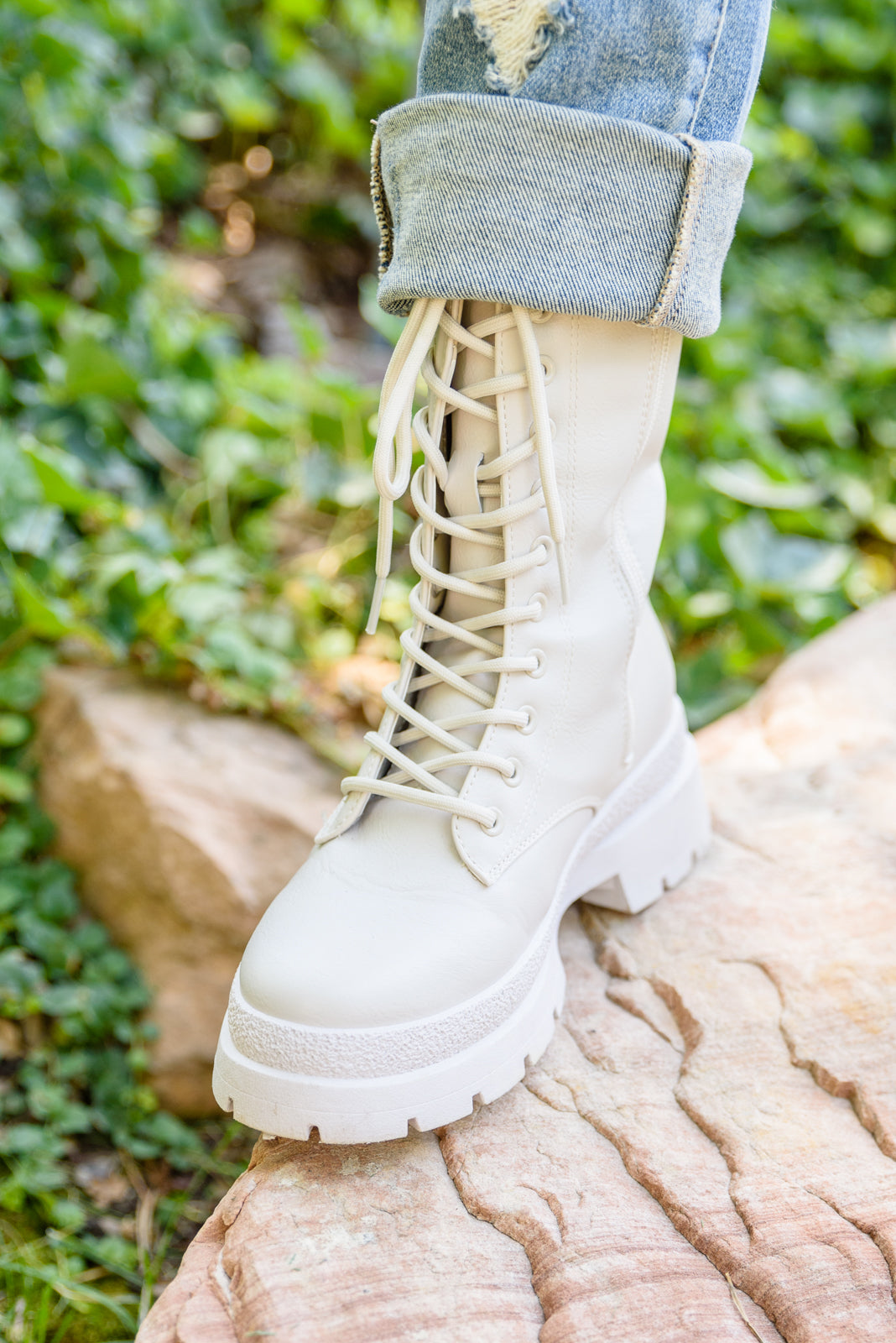 Botas militares con aire otoñal