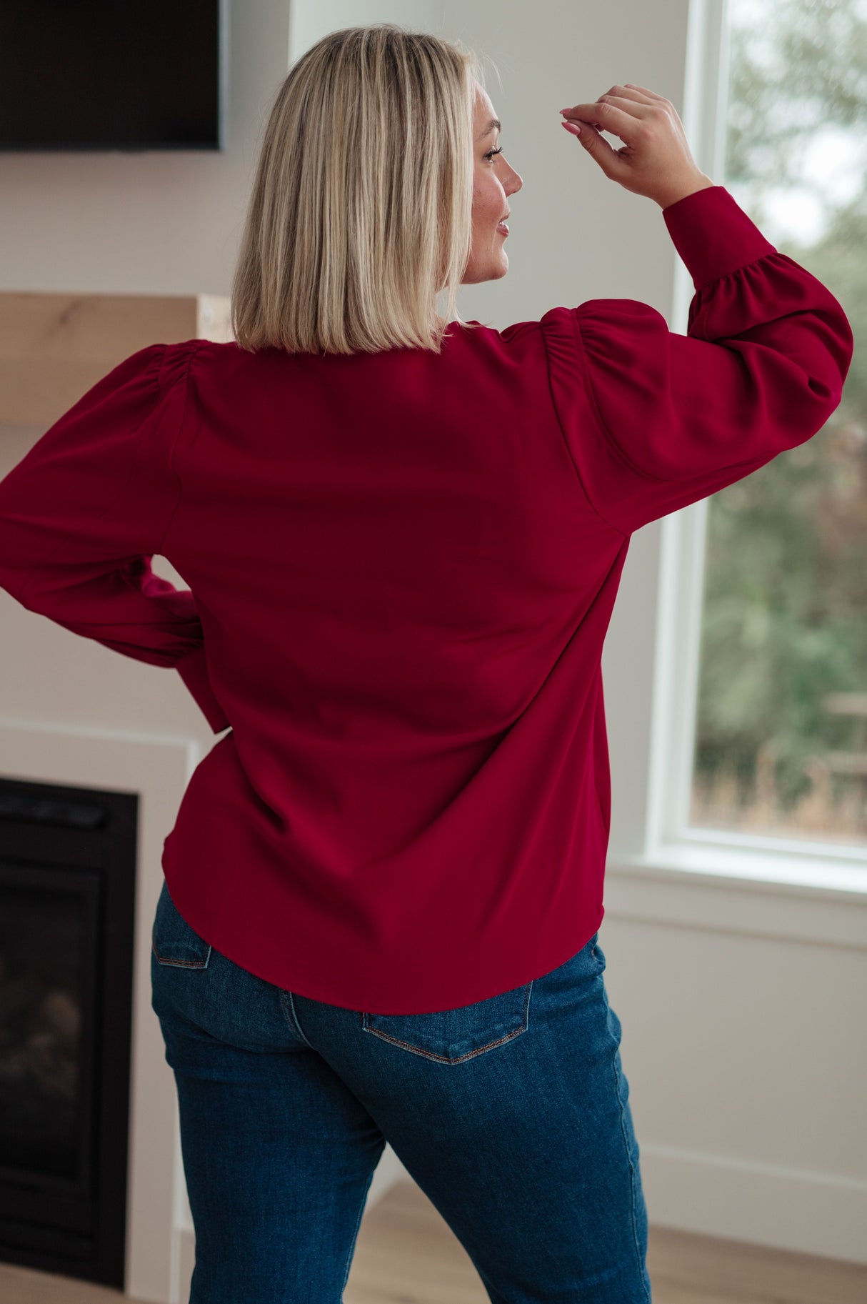Blusa con cuello en V "De vuelta al negocio"