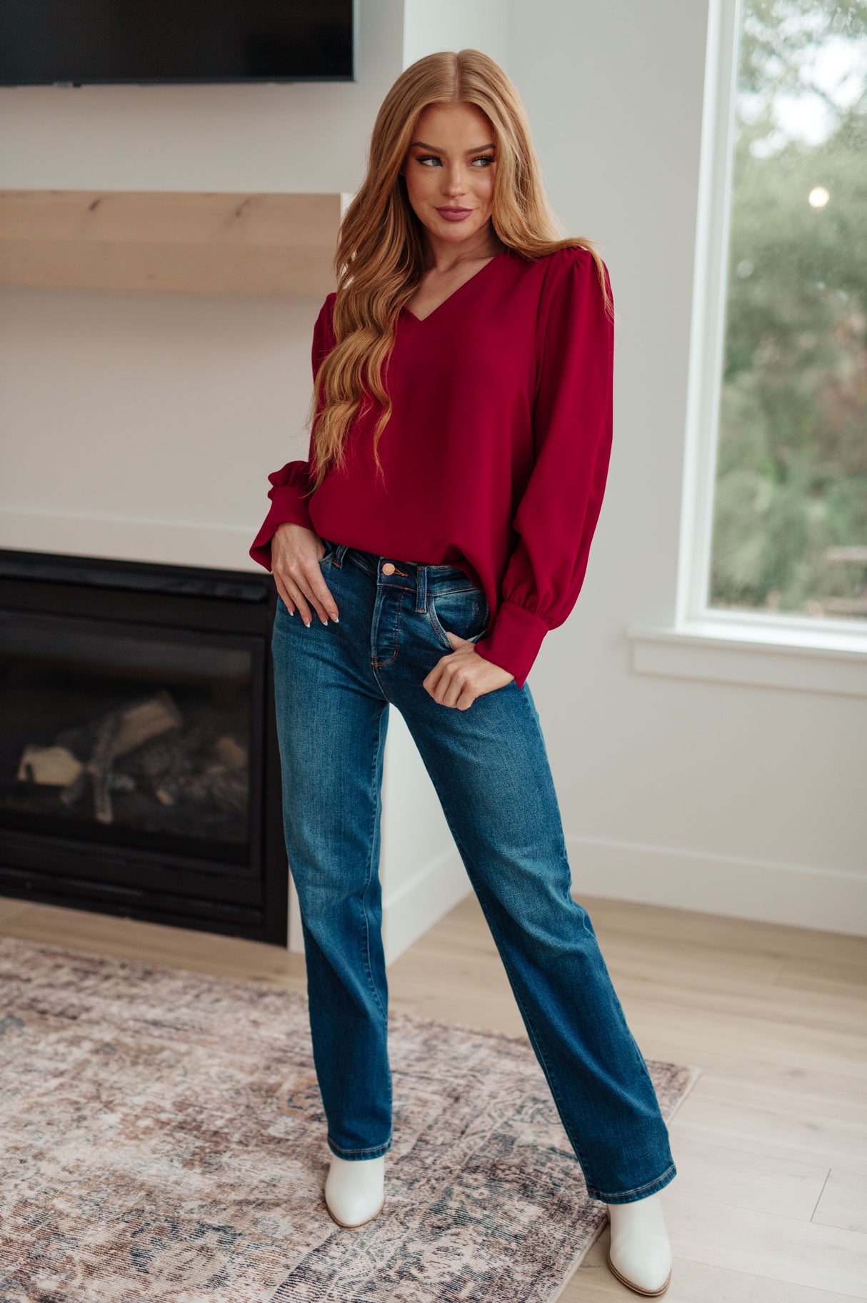 Blusa con cuello en V "De vuelta al negocio"