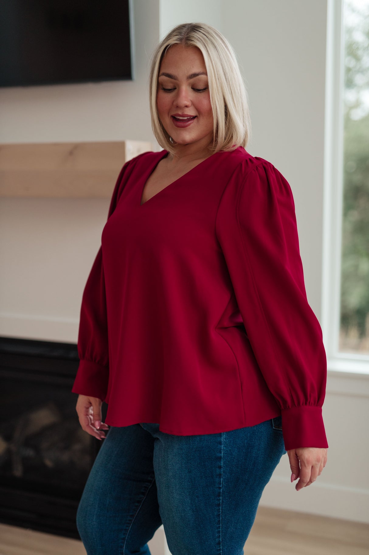 Blusa con cuello en V "De vuelta al negocio"
