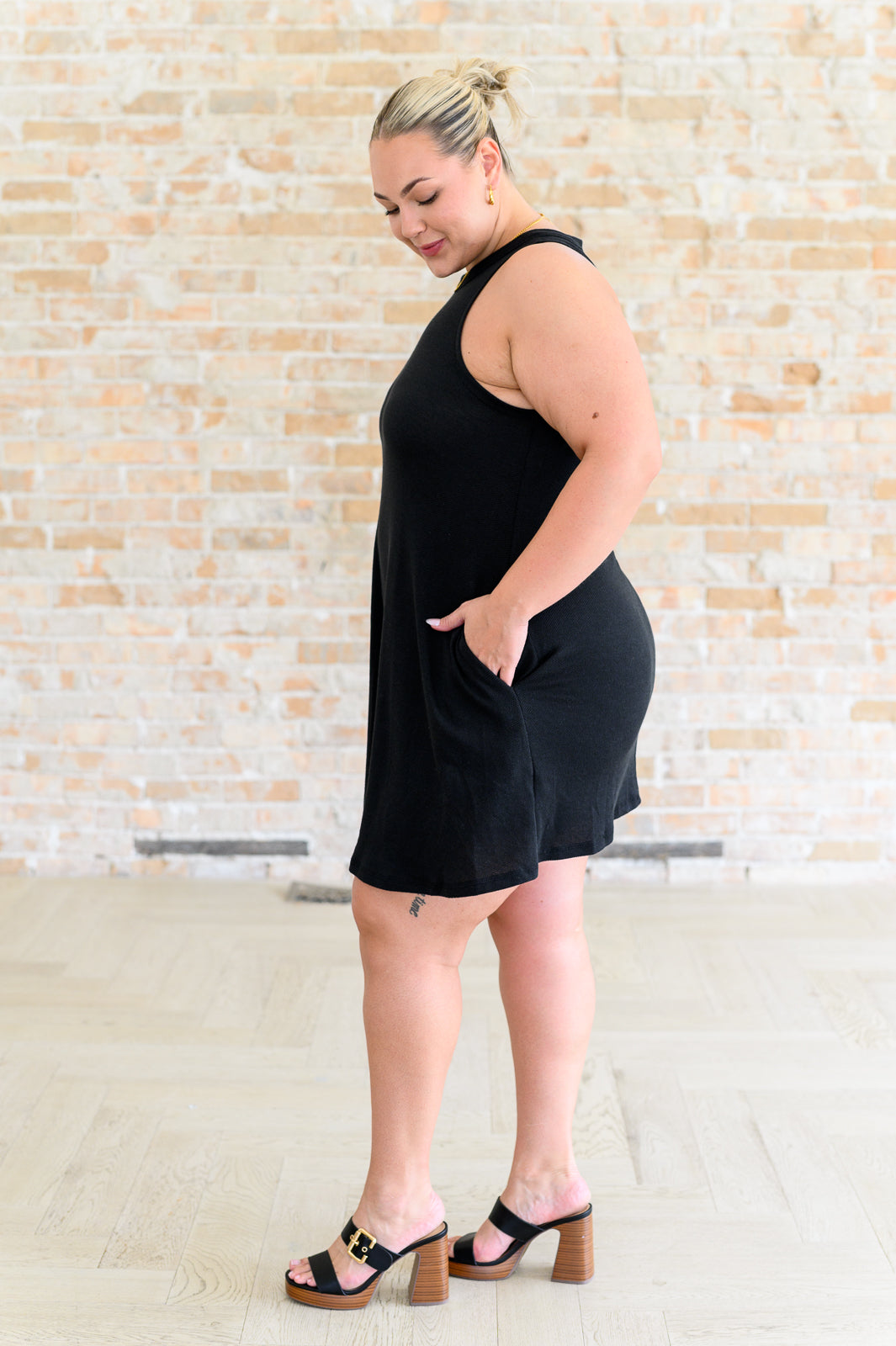 Vestido con espalda cruzada y aberturas Back it Up