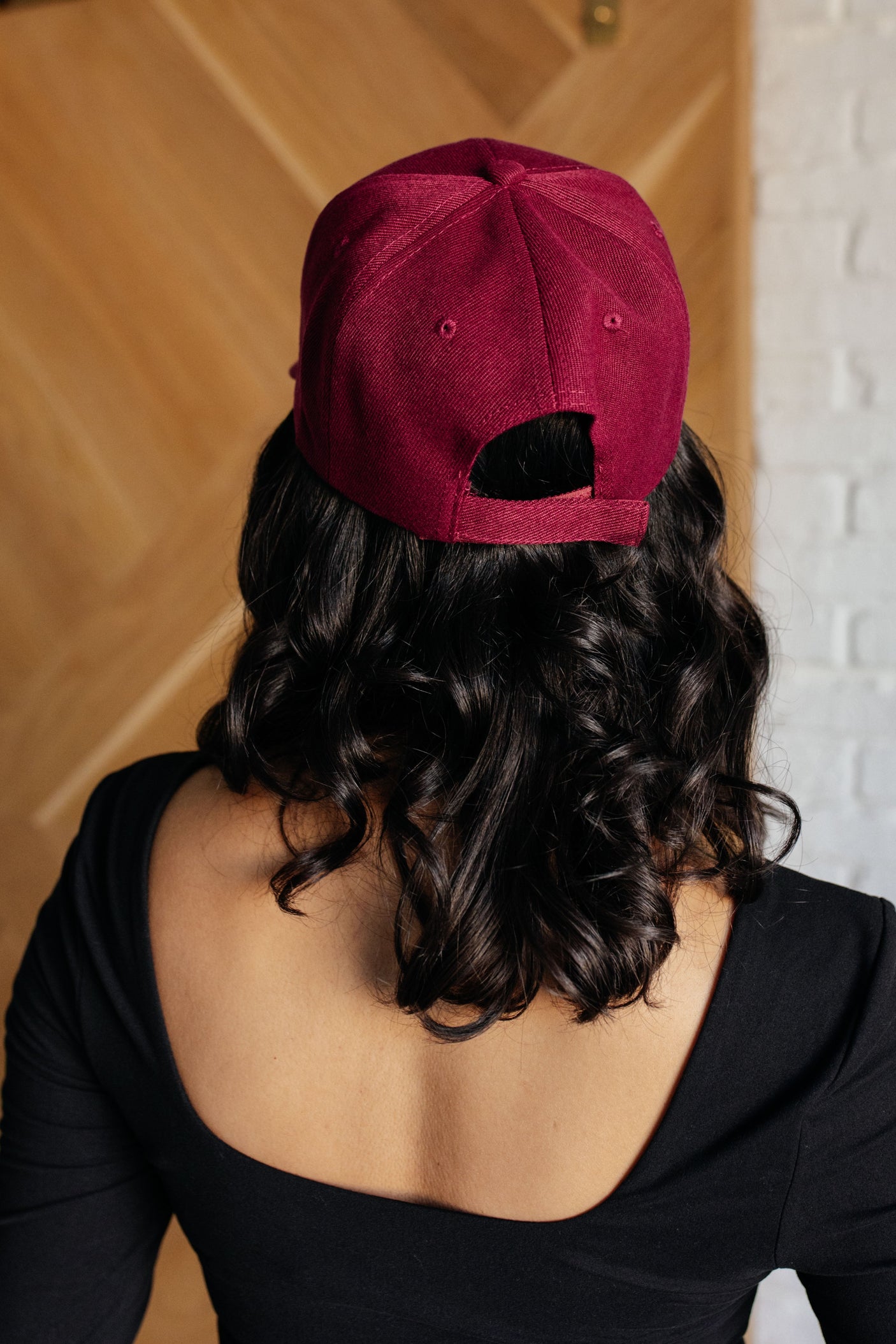 Gorra básica para bebé en color vino