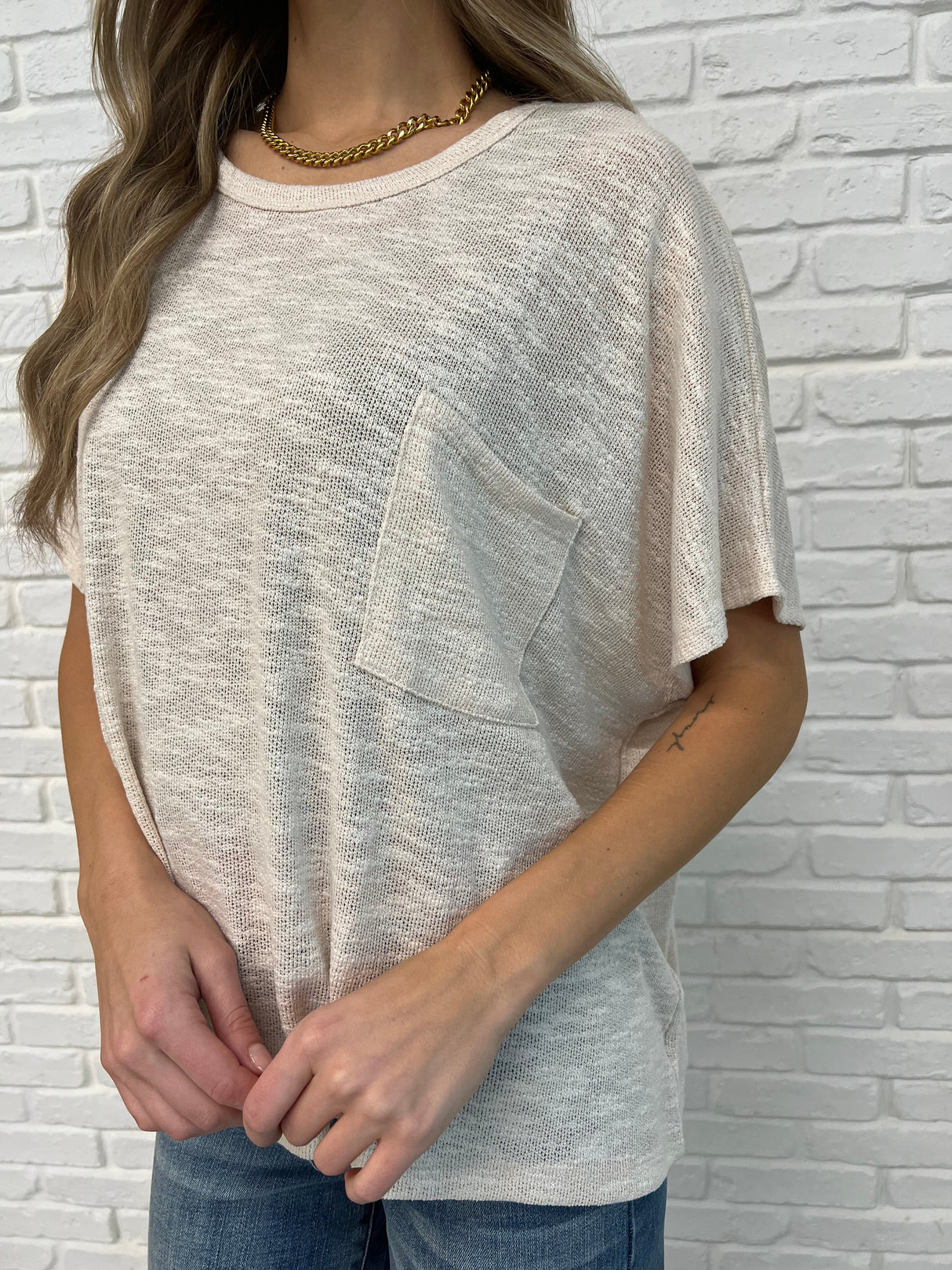 Blusa de manga dolman fluida en beige arena
