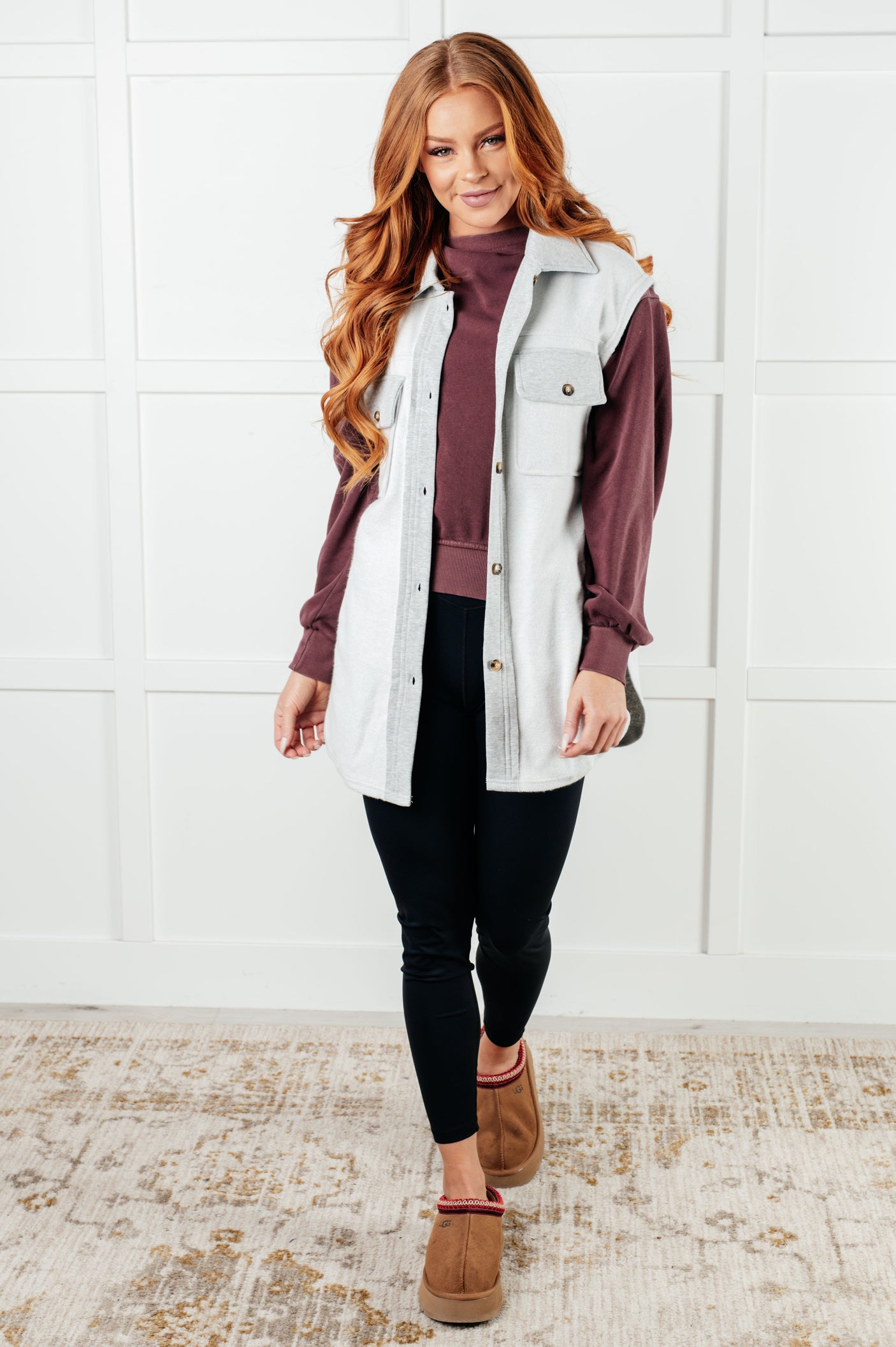 Suéter Beyond the Basics en color berenjena