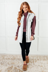 Suéter Beyond the Basics en color berenjena