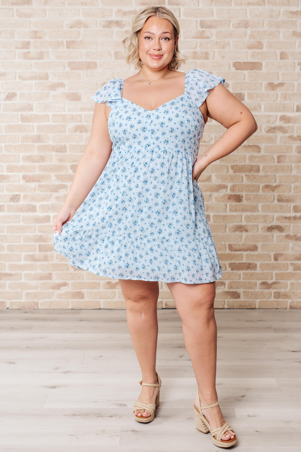 Vestido floral con cuello en V de Big Rock Candy Mountain