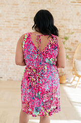 Vestido Bless Your Heart con cuello en V en fucsia neón