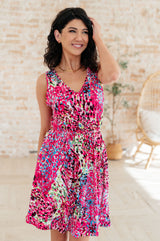 Vestido Bless Your Heart con cuello en V en fucsia neón