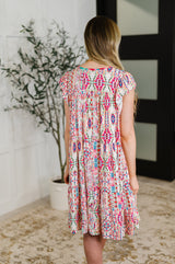 Vestido Boho and Behold con mangas onduladas en rubor, fucsia y menta